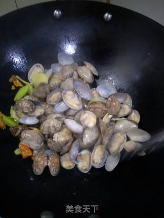 海南辣酱炒花蛤的做法步骤：6