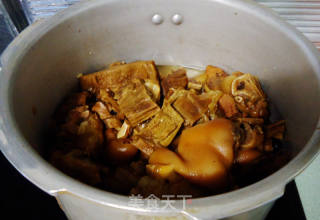 笋干焖猪蹄的做法步骤：7