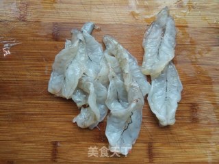 丝瓜炒虾球的做法步骤：2