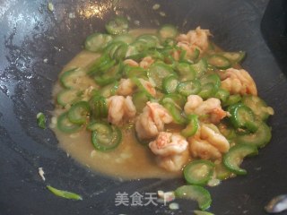 丝瓜炒虾球的做法步骤：8