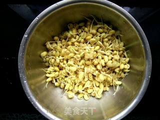 炝拌黄豆芽的做法步骤：1