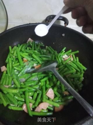 火腿肠炒豆角的做法步骤：7