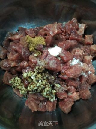 牙签牛肉的做法步骤：2