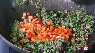 橄榄菜四季豆拌面的做法步骤：5
