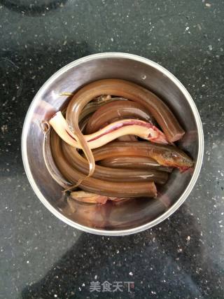黄鳝土鸡汤的做法步骤：1