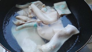 沙拉汁拌皮冻的做法步骤：2