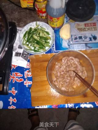青椒肉丝的做法步骤：1