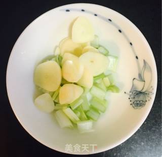 青椒炒八爪鱼的做法步骤：3
