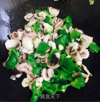 青椒炒八爪鱼的做法步骤：7