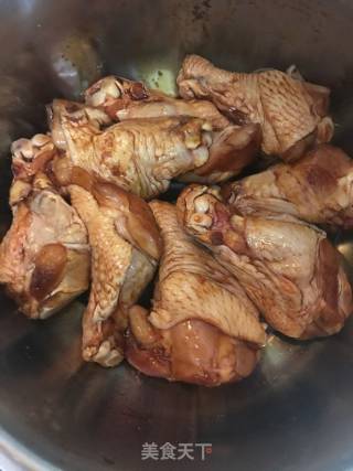 可乐鸡腿的做法步骤：1
