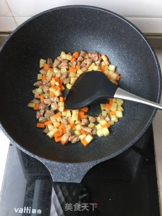 咖喱牛肉的做法步骤：1