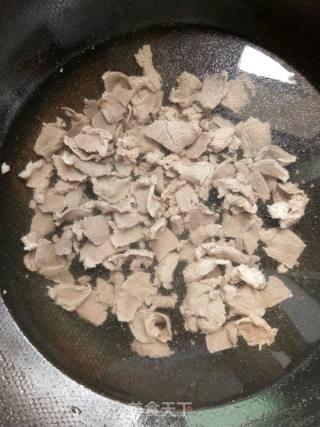 香菇牛肉面的做法步骤：2