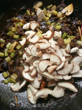 香菇牛肉面的做法步骤：8