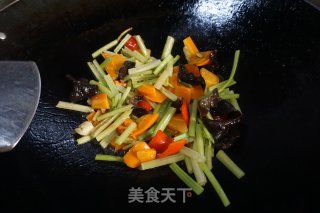 芹菜炒牛肉的做法步骤：9