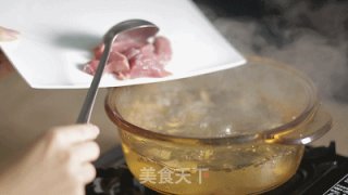【小森妈妈菜谱】秋季28天调理药膳-五指毛桃祛湿汤的做法步骤：3