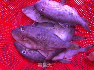 剥皮鱼的做法步骤：1