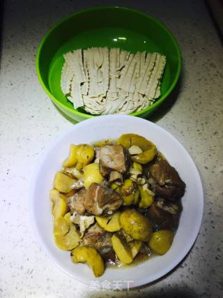 安小姐的美味铺----板栗排骨面的做法步骤：1