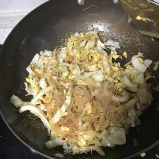 包菜粉丝炒蛋的做法步骤：6