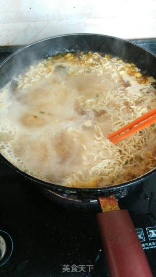 泡面的做法步骤：3