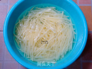 酸辣土豆丝的做法步骤：2