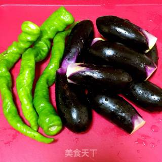 肉末酱辣茄子的做法步骤：1