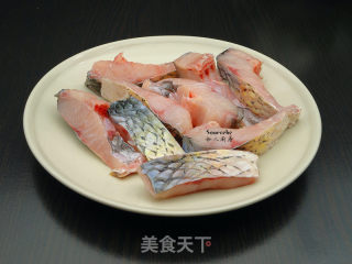 香辣炸鱼块的做法步骤：1