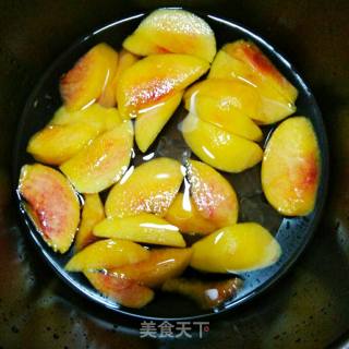 黄桃罐头的做法步骤：2