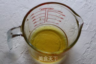 传统月饼的做法步骤：1
