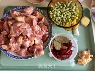 毛豆米烧鸡的做法步骤：1