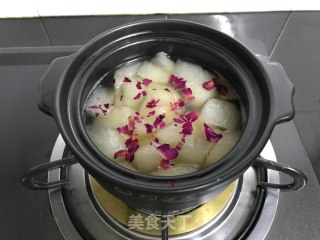 #一碗好汤#冰糖玫瑰炖梨的做法步骤：10