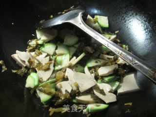 咸菜西葫芦炒素鸡的做法步骤：8