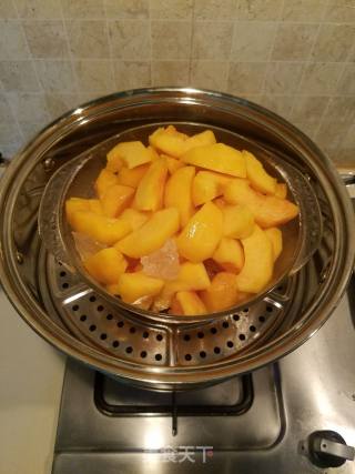 无水蒸黄桃的做法步骤：4