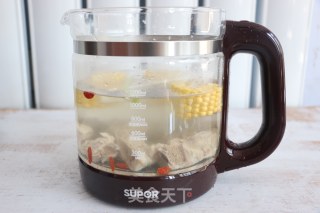 玉米排骨汤的做法步骤：7