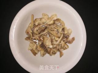香菜红油拌猪肚的做法步骤：3