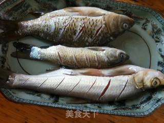 泡菜鱼泡烧河鱼的做法步骤：1