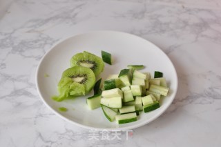 奇异果黄瓜汁的做法步骤：2
