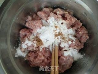 牛肉丸子蔬菜汤的做法步骤：1