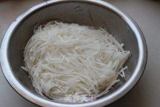 【川菜】炝炒白萝卜丝的做法步骤：4