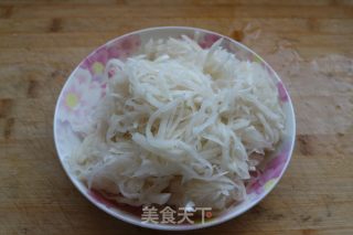 【川菜】炝炒白萝卜丝的做法步骤：6