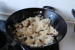 【川菜】炝炒白萝卜丝的做法步骤：9
