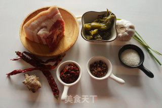 酸菜红烧肉的做法步骤：1