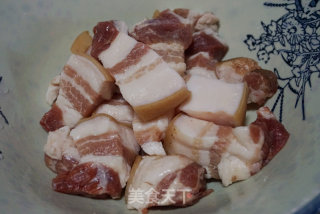 酸菜红烧肉的做法步骤：2