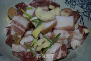 酸菜红烧肉的做法步骤：4