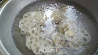莲藕秋梨炒肉片的做法步骤：3