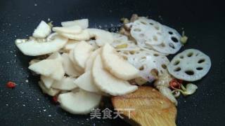 莲藕秋梨炒肉片的做法步骤：10