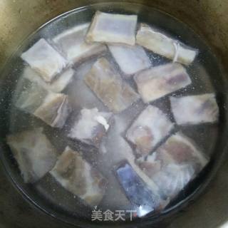 腊排骨焖饭的做法步骤：1