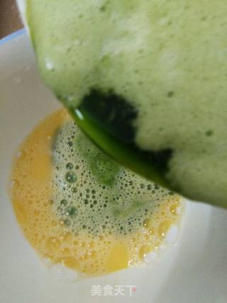 菠菜汁鸡蛋饼的做法步骤：3