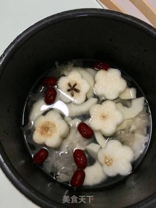 银耳雪梨汤的做法步骤：2
