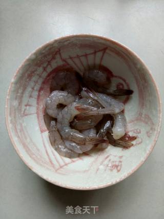 丝瓜虾仁汤的做法步骤：2
