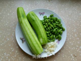 毛豆炒丝瓜的做法步骤：1